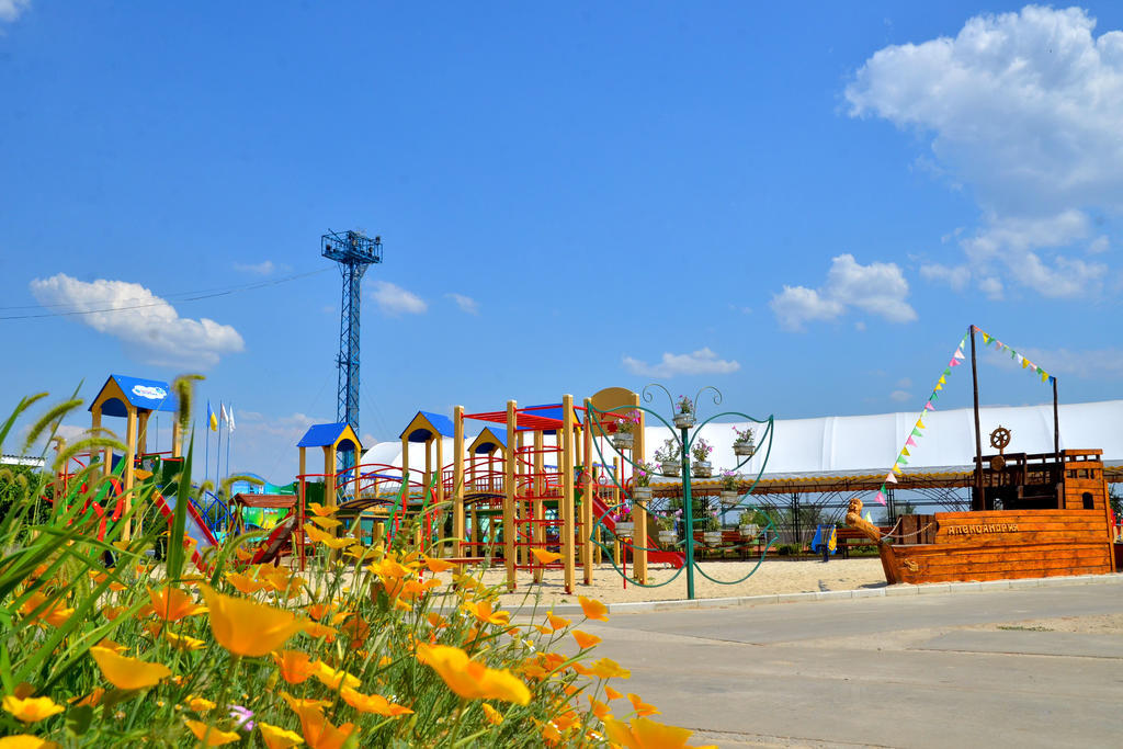 Hotel Slavutich Nova Kachovka Exteriér fotografie